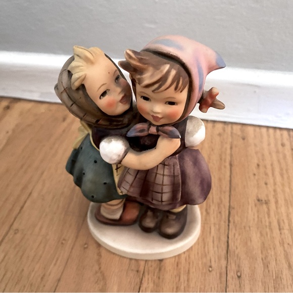 Hummel Ceramic Figurine “Telling Her Secret”, 196/0, 1948, signed - Picture 3 of 7